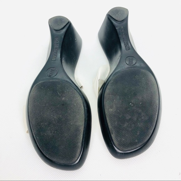 Italian Shoemakers Leather Wedge White Sandals - Picture 5 of 7